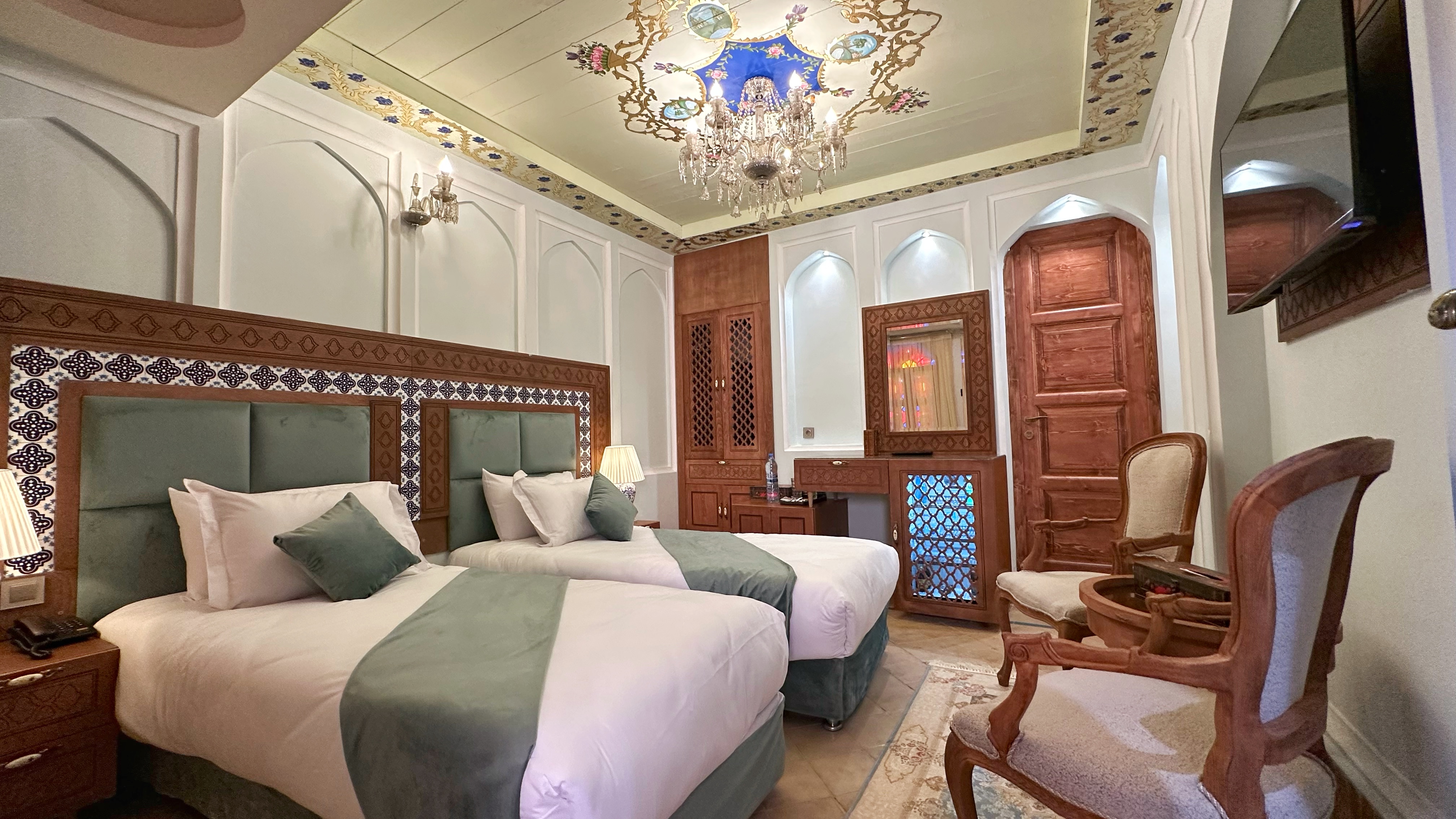 عکس هتل سنتی یوتاب