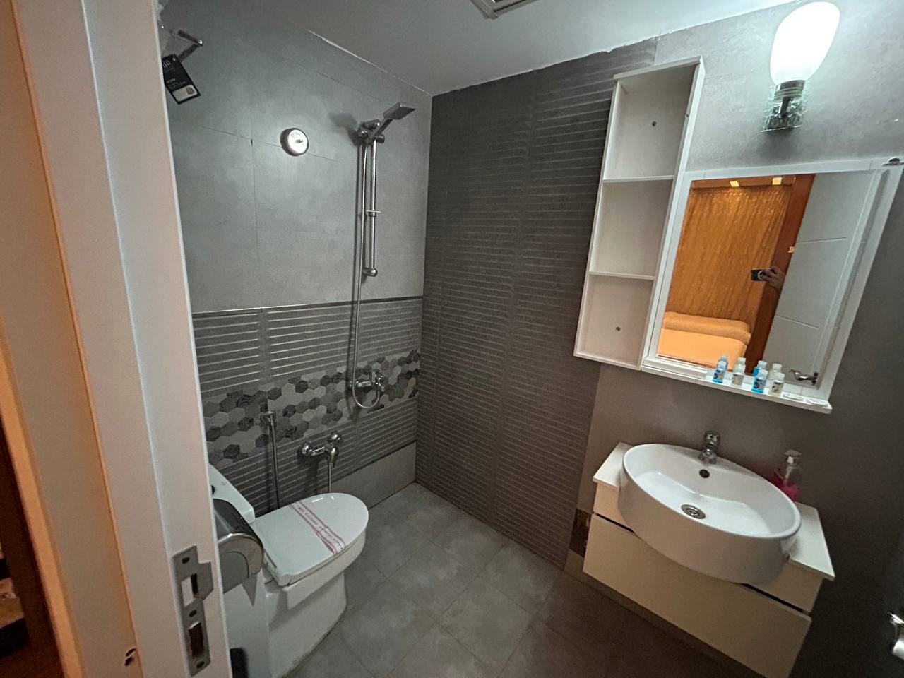 عکس هتل باغ چهار فصل