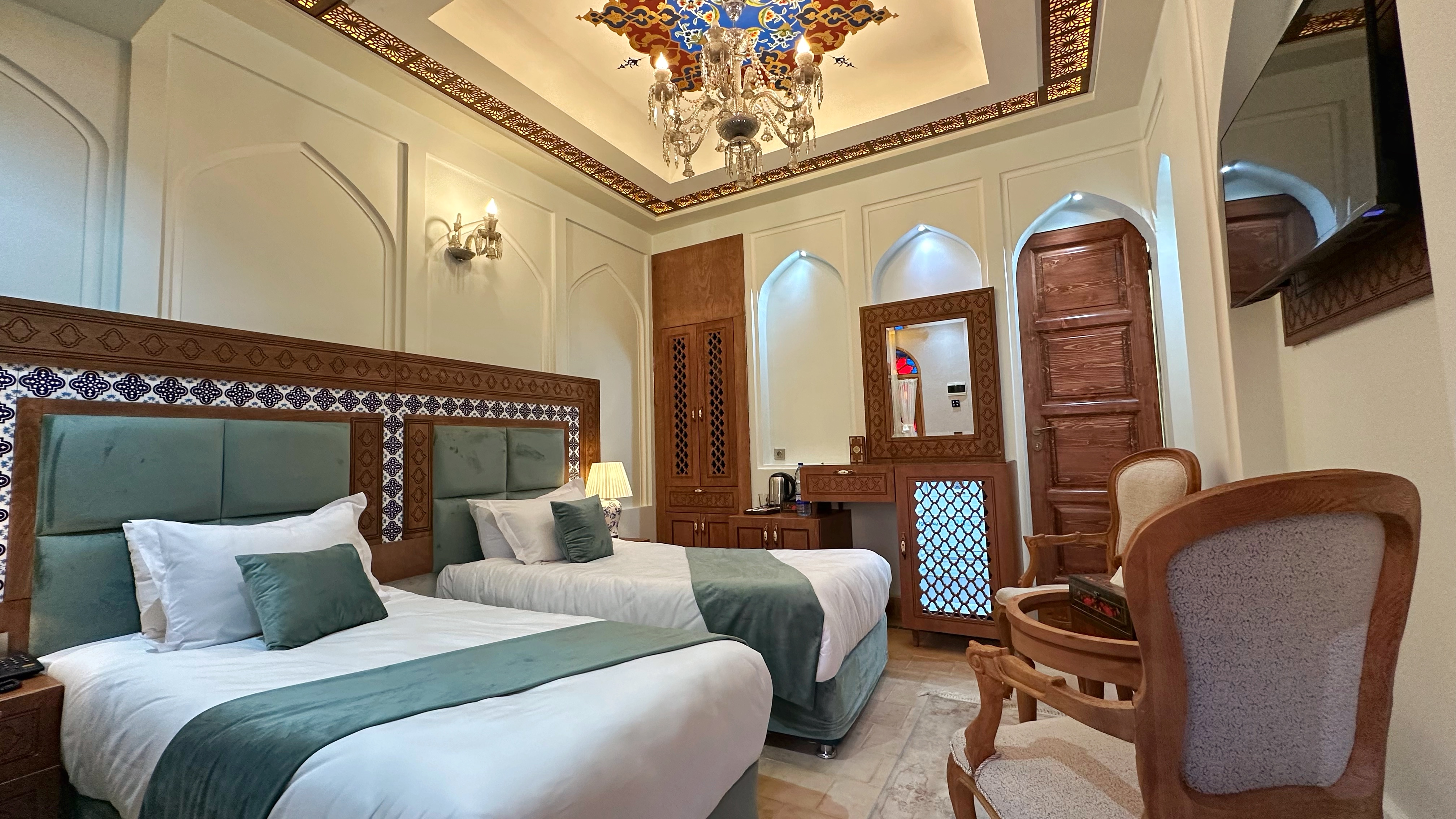 عکس هتل سنتی یوتاب