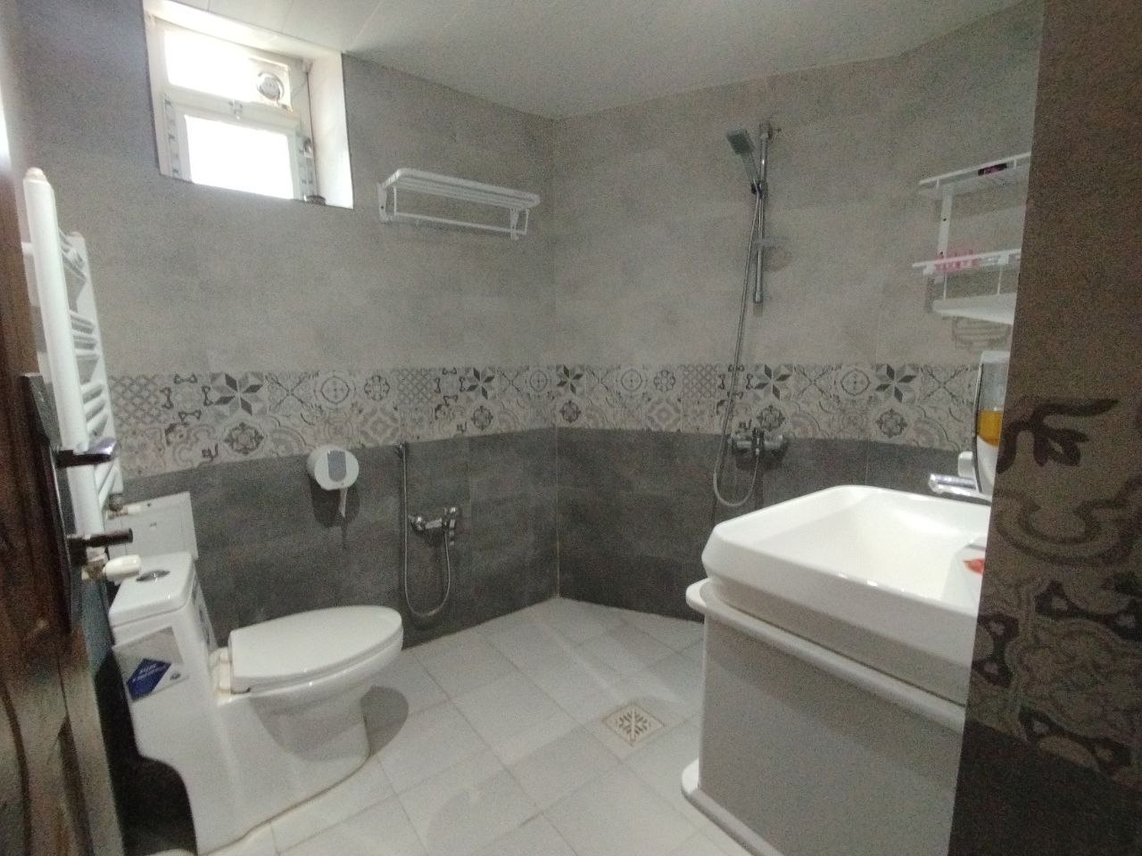 عکس هتل نصر کارمانیا