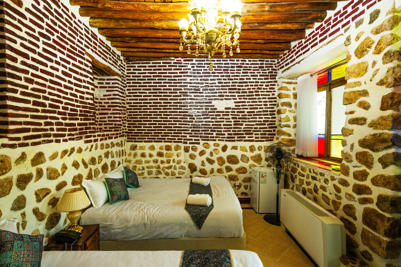 عکس هتل آناهید