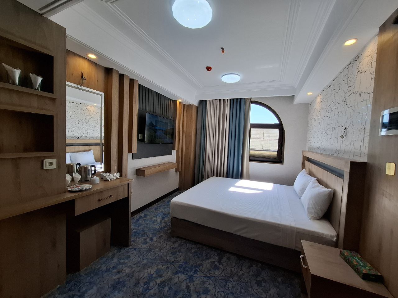 عکس هتل مهر آلاء