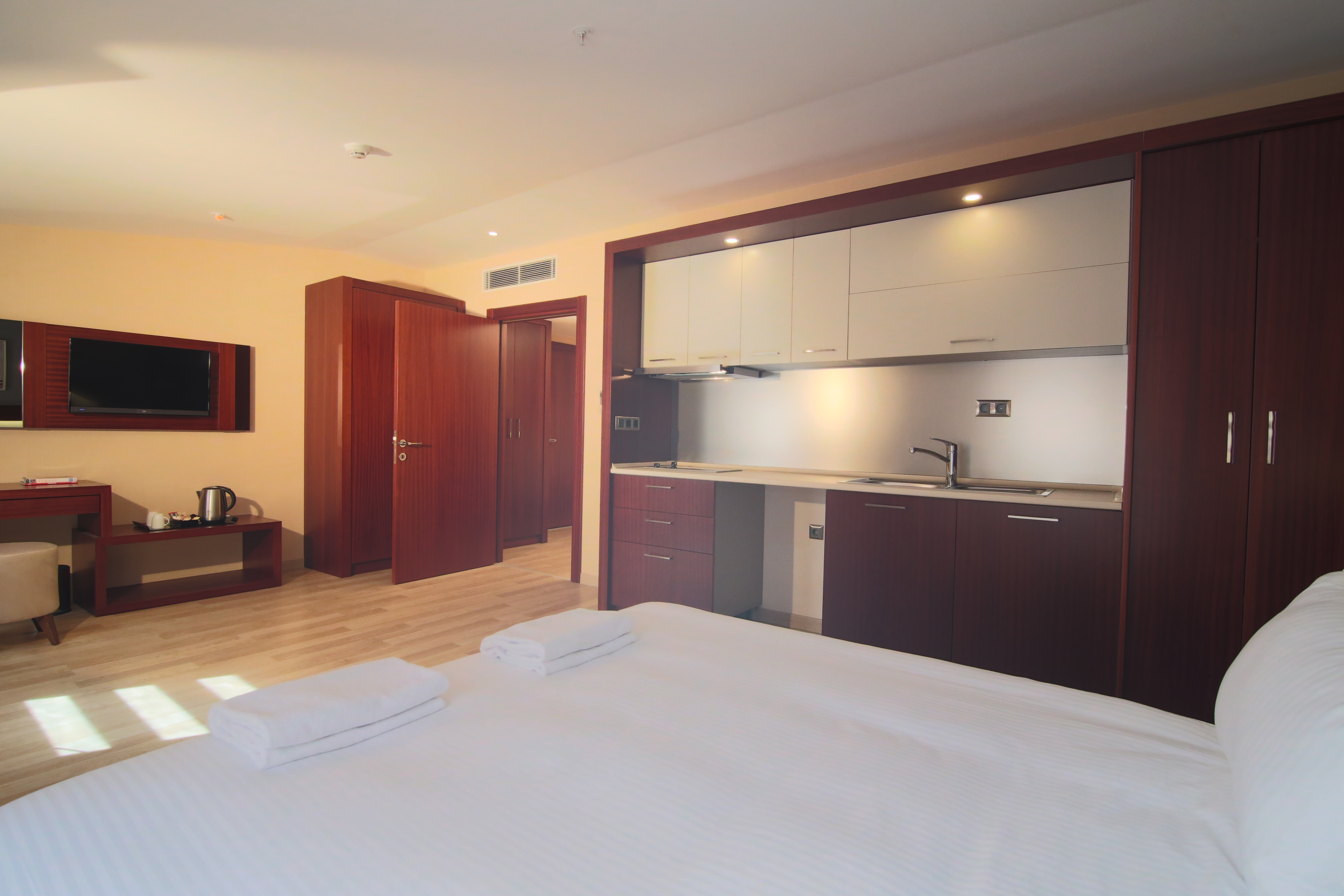 عکس هتل پارک بای کلاور (Park by Clover)