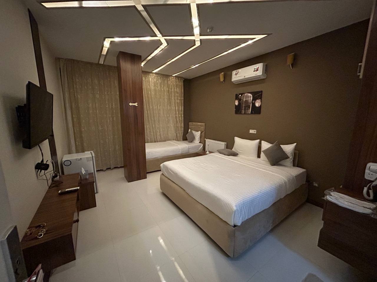 عکس هتل باغ چهار فصل