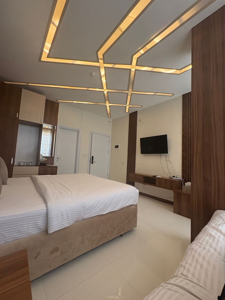 عکس هتل باغ چهار فصل