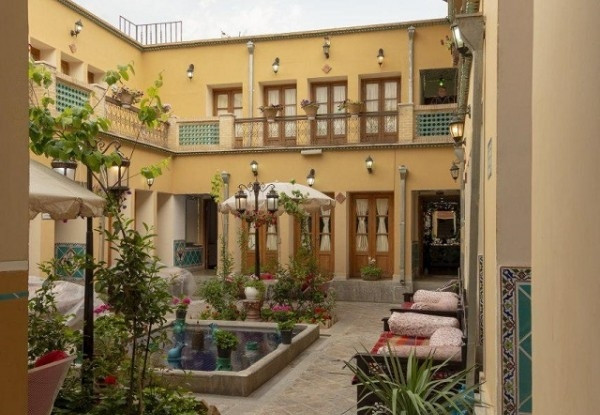 عکس هتل سنتی طلوع خورشید