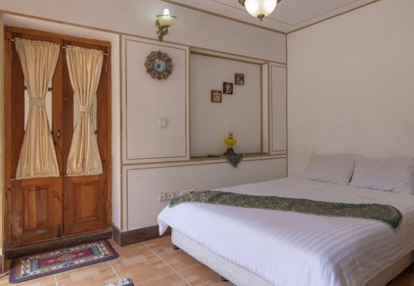 عکس هتل سنتی طلوع خورشید