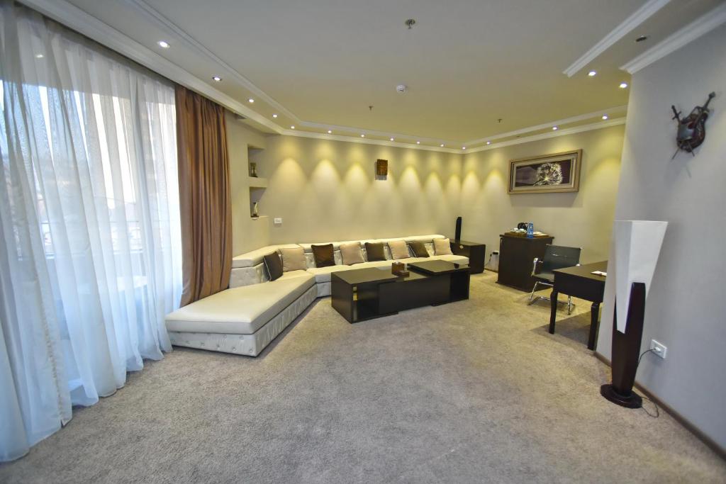 عکس هتل ایمپریال پالاس (Imperial Palace)