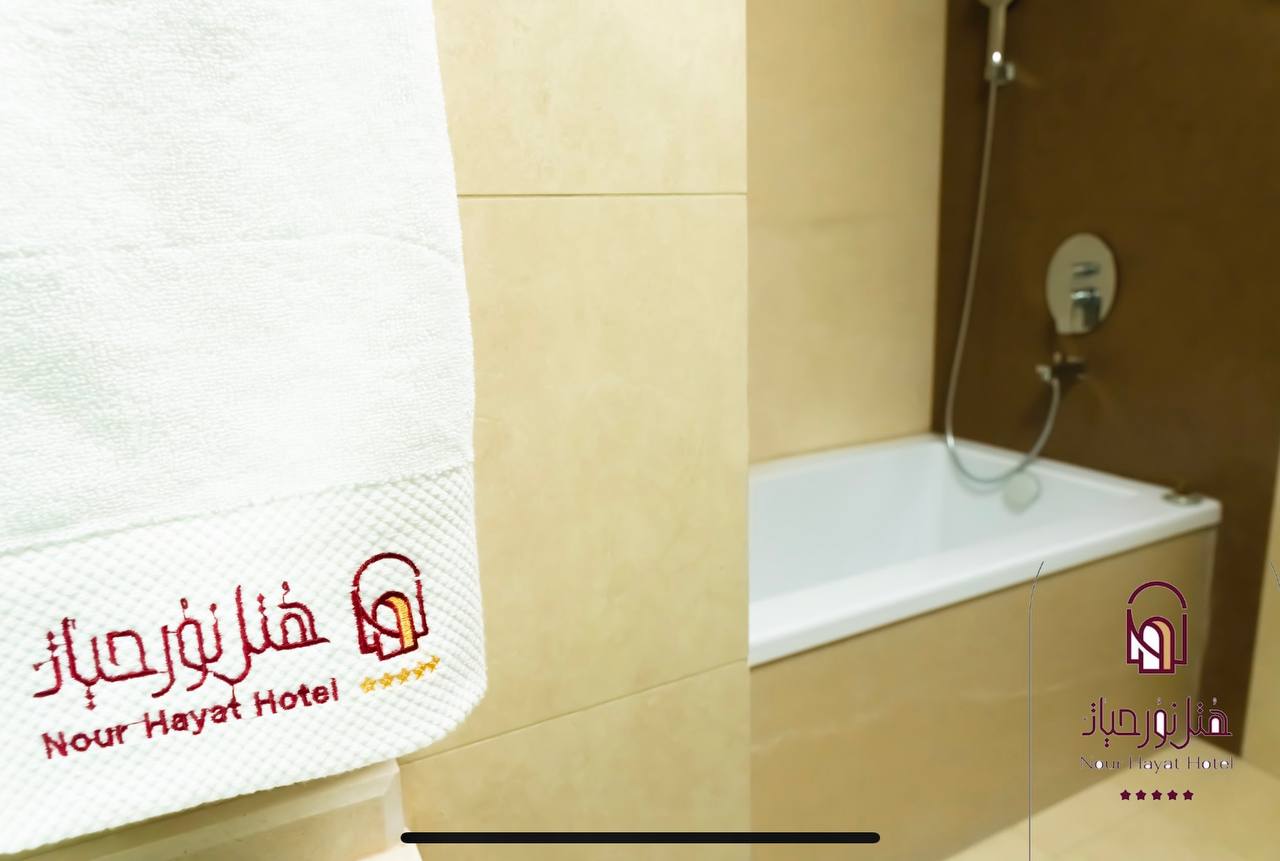 عکس هتل نور حیات