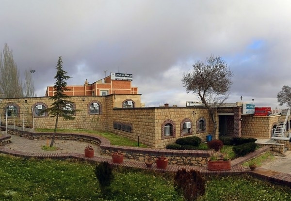 عکس هتل جهانگردی غار علیصدر