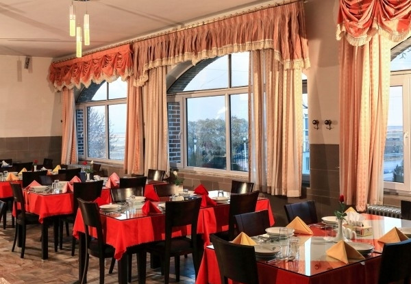 عکس هتل جهانگردی غار علیصدر