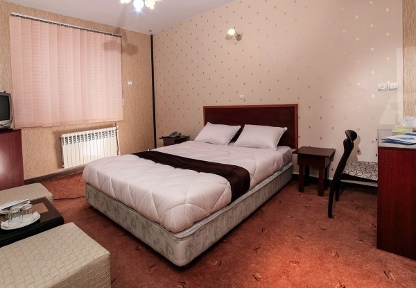 عکس هتل جهانگردی غار علیصدر