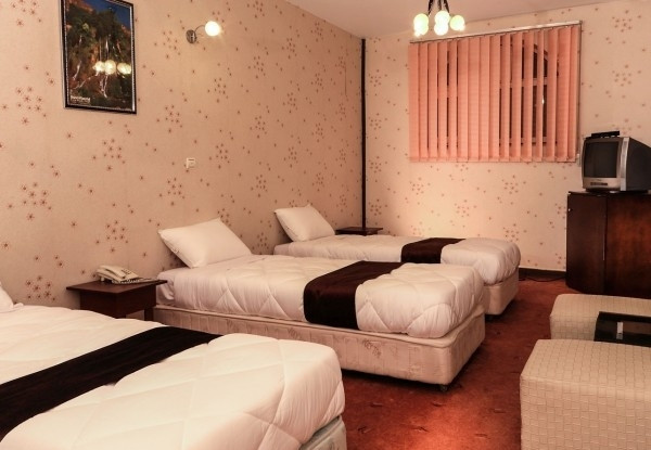 عکس هتل جهانگردی غار علیصدر