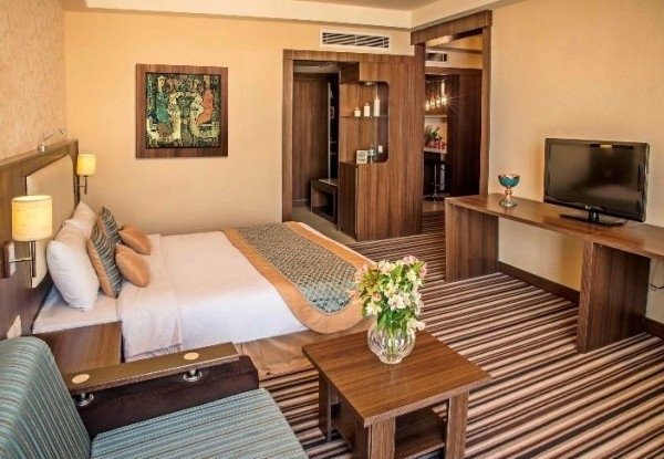 عکس هتل انقلاب